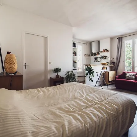 Very Charming Bright Studio In Lilas *