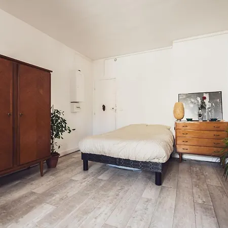 Very Charming Bright Studio In Lilas 레 릴라