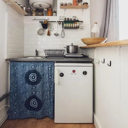 Very Charming Bright Studio In Lilas 아파트 *