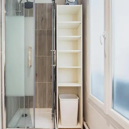 Very Charming Bright Studio In Lilas *
